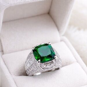 925 Sterling Silver Solitaire Simulated Green Emerald Cut Art Deco Style Ring.